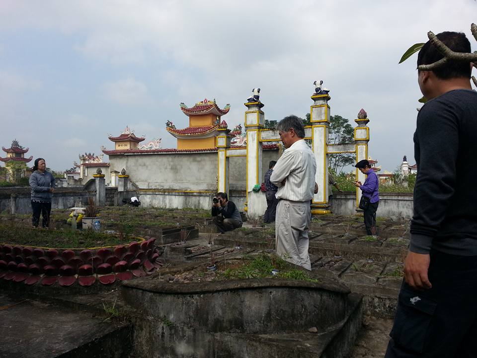 Click to view next photo