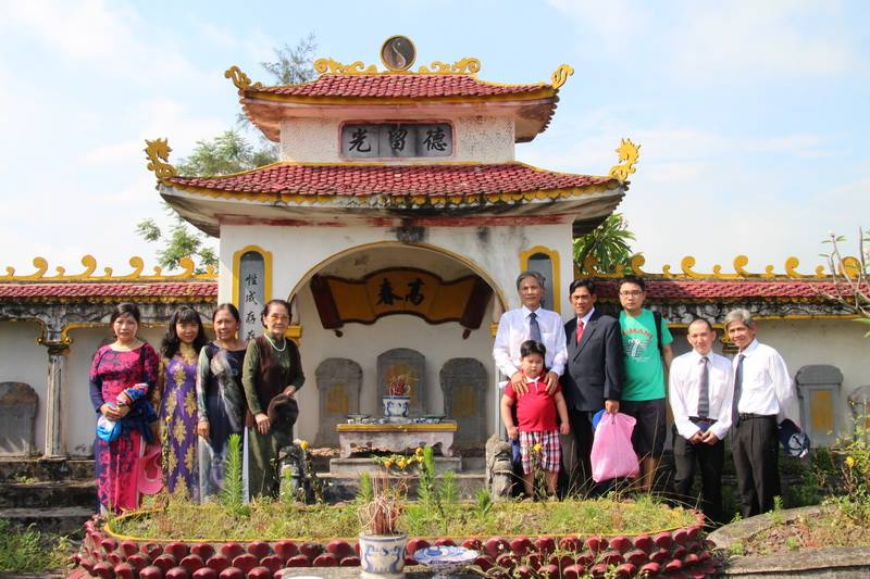 Click to view next photo