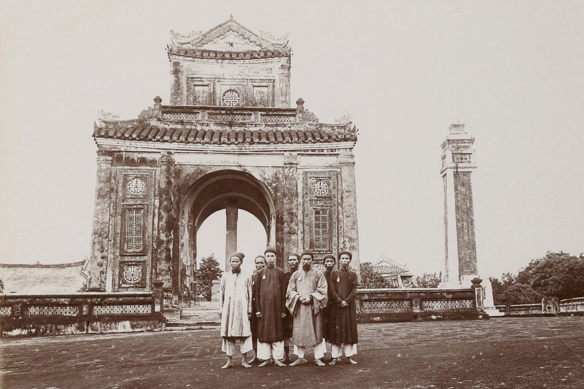 Click to view next photo