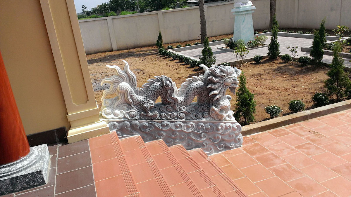 Click to view next photo