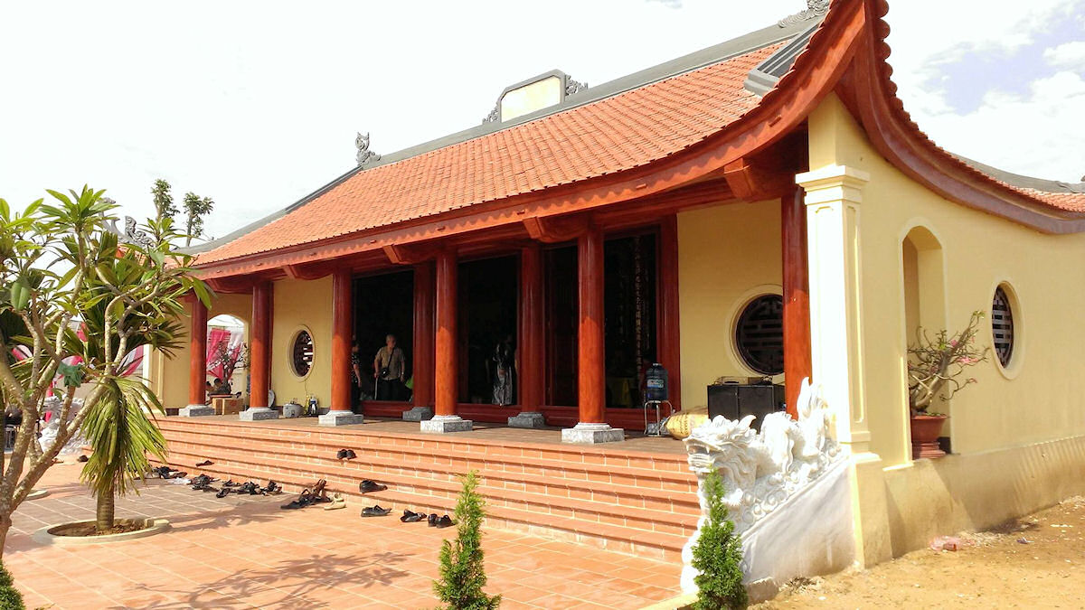 Click to view next photo