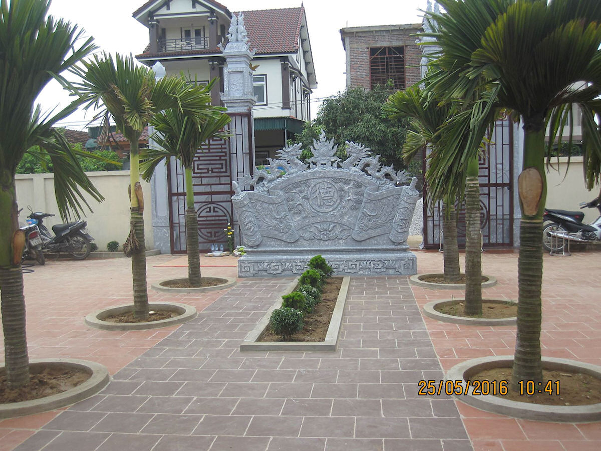 Click to view next photo