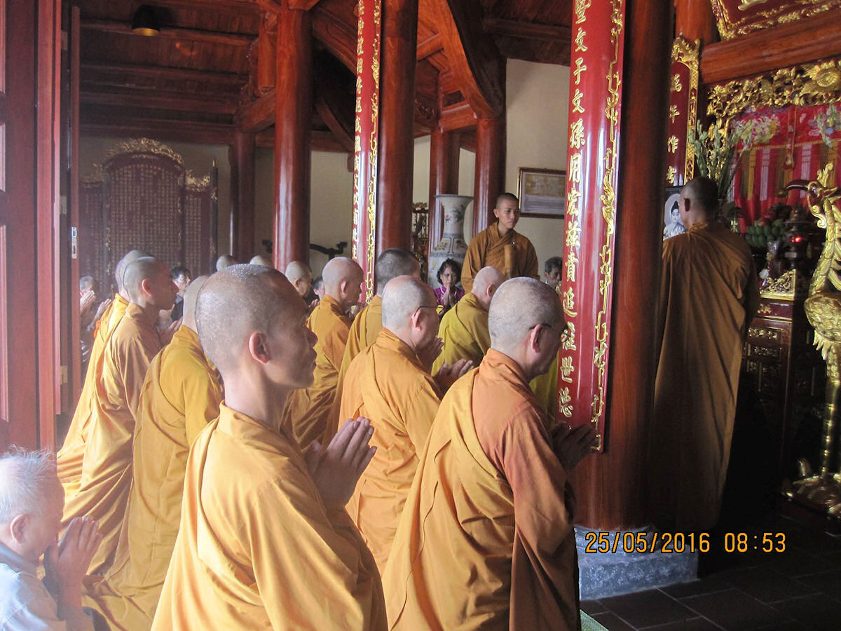 Click to view next photo