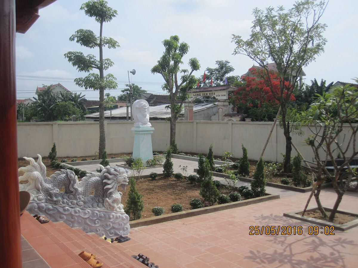 Click to view next photo