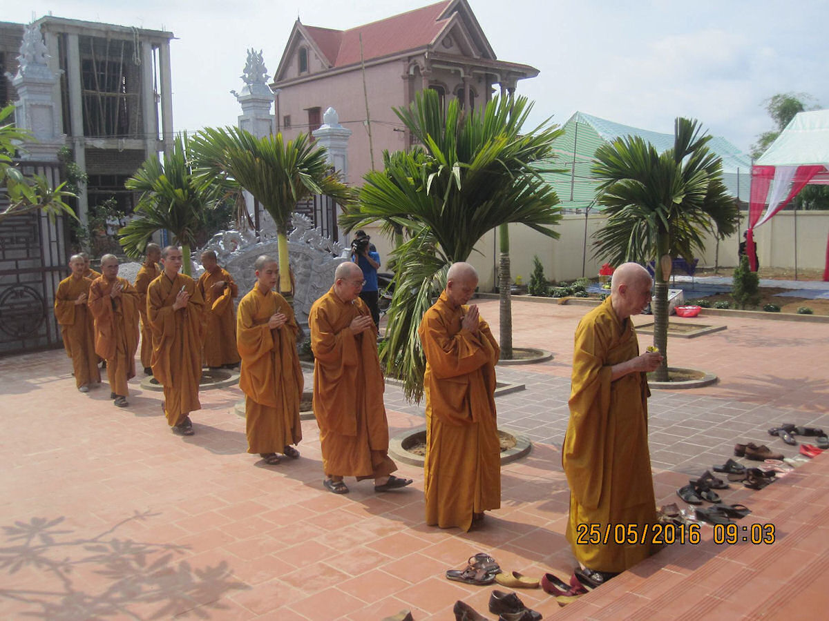 Click to view next photo