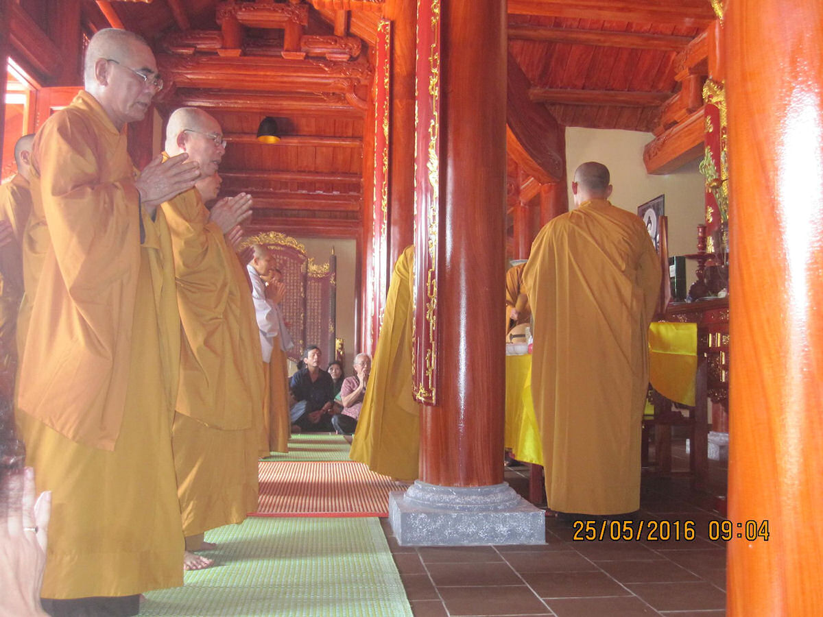 Click to view next photo