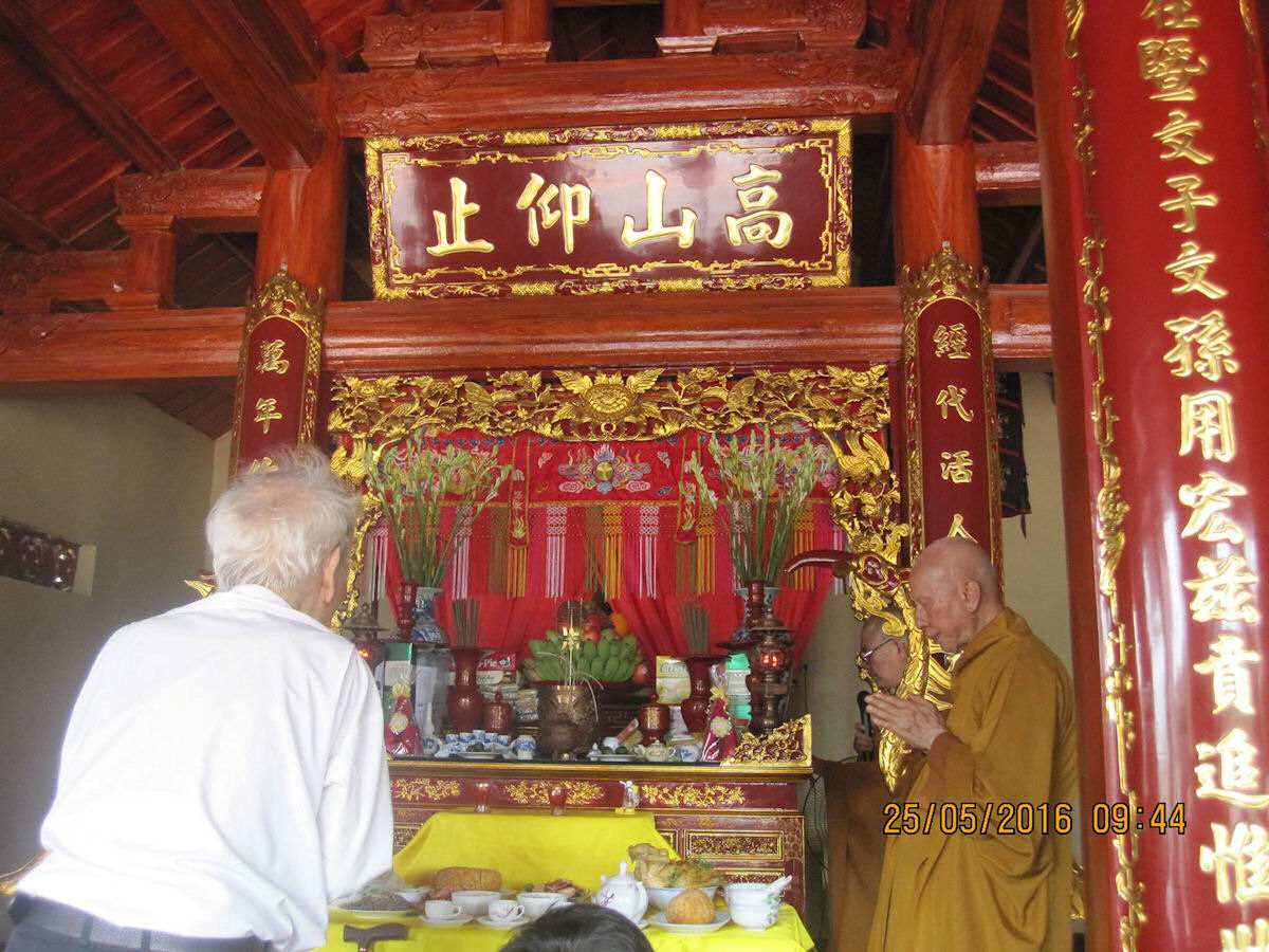 Click to view next photo