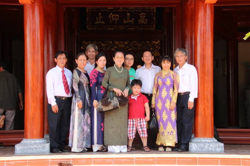 Click to view next photo