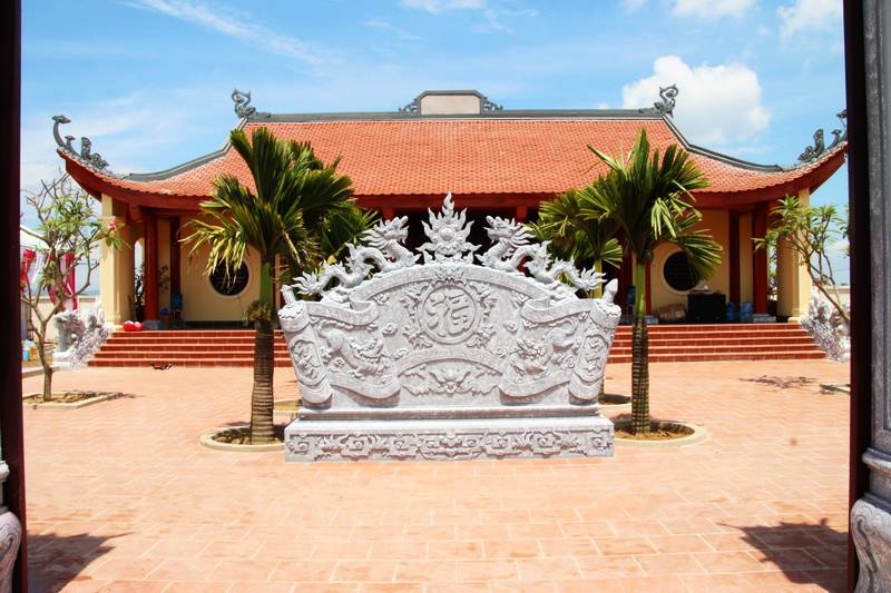 Click to view next photo